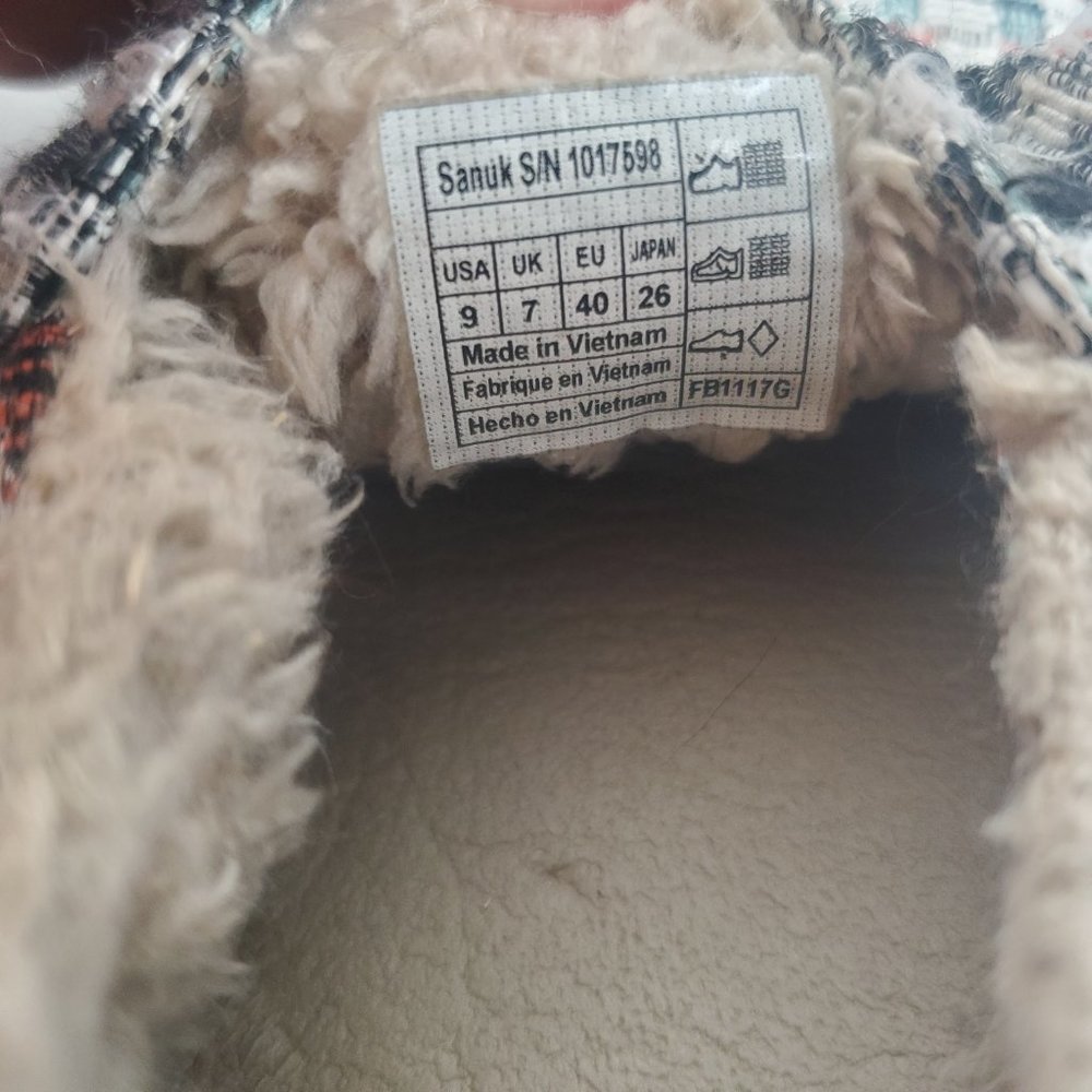 SOLD Sanuk Fur Lined Slip-on Shoes Coloful Women's Size 9 - Picture 9 of 9